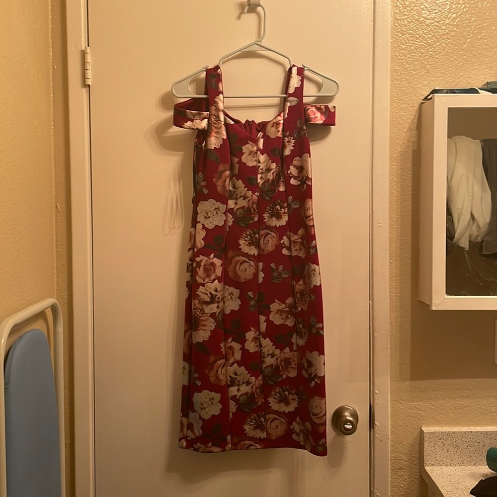 Red dress, tight and perfect for a work party